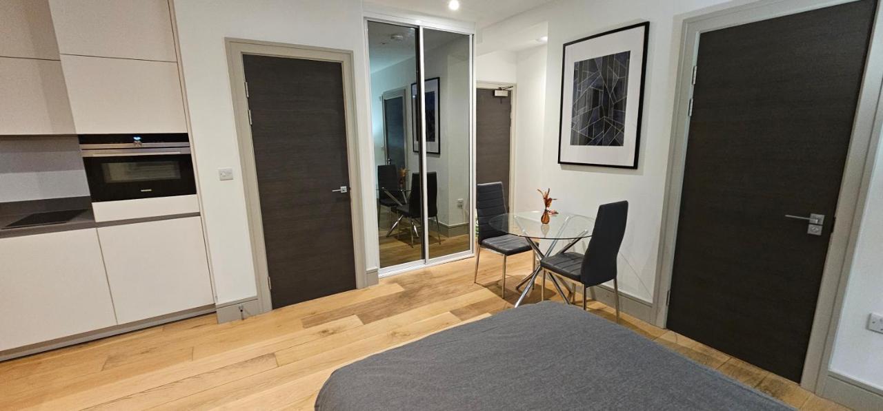 Studio Flat In Tottenham London Exteriör bild